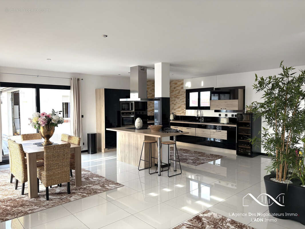 Maison à SAINT-MARTIN-D'ABBAT