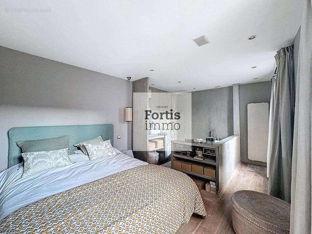 Appartement à PARIS-1E