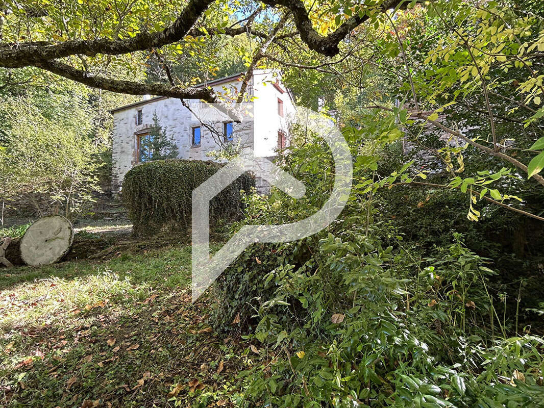 Maison à LAVAL-ROQUECEZIERE