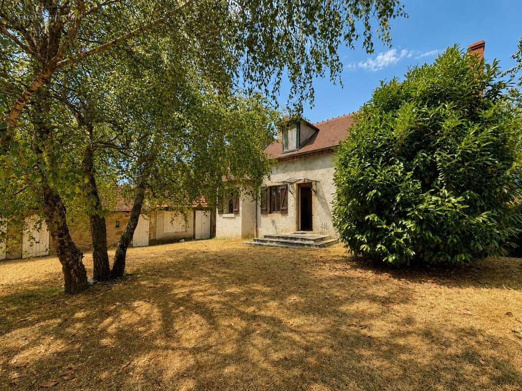 Propriété de charme, dépendances et 2 hectares de nature aux portes de la forêt de Tronçais - photo 12