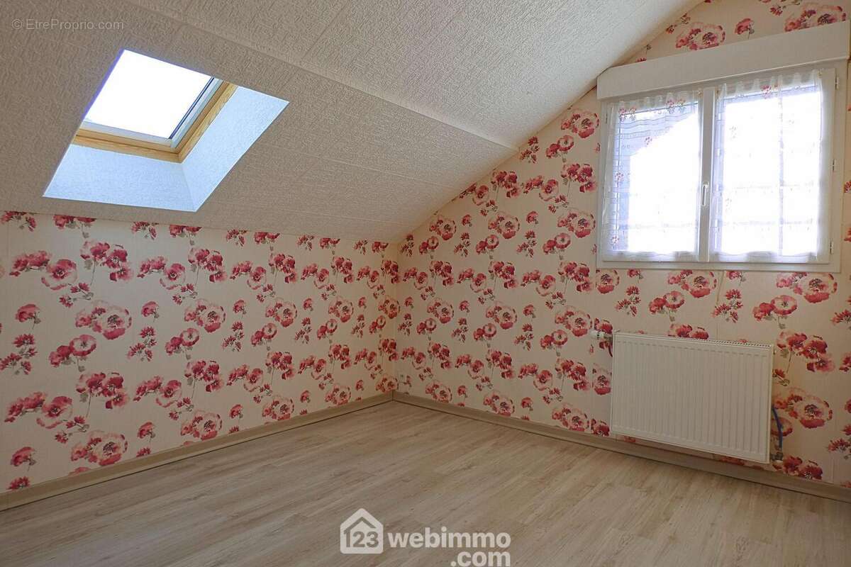 ... Propose 3 chambres - Maison à UGINE