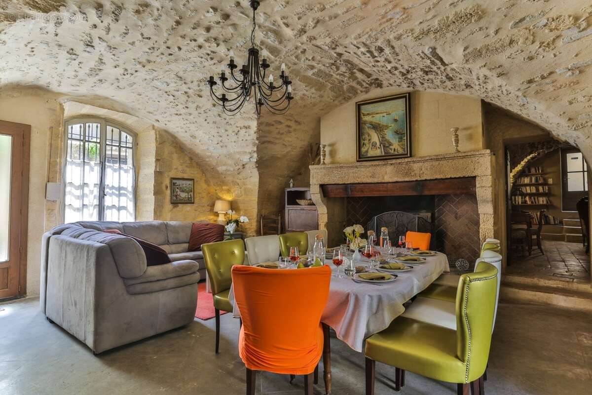 Demeure de caractère avec jardin clos, piscine et dépendances – à 10 mn d’Uzès  - photo 3
