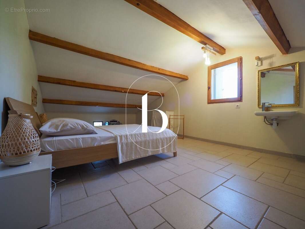 Maison à LAUDUN-L'ARDOISE