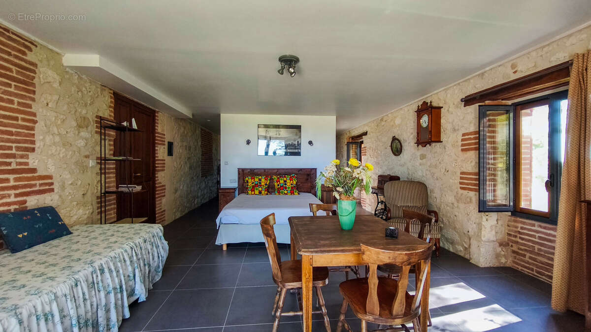 Maison à CAZES-MONDENARD