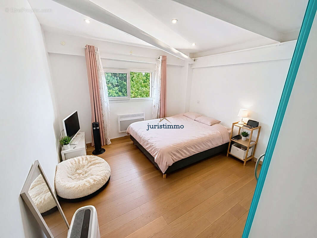 Appartement à CAMARET-SUR-AIGUES