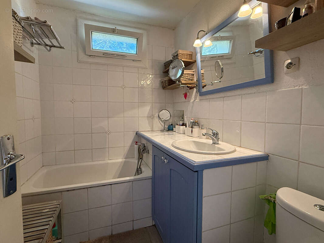 Maison à LA ROQUE-D'ANTHERON