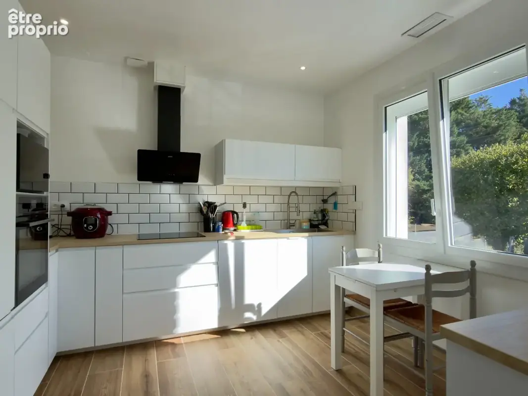 VIVY à 3 Km du Centre-bourg, Maison rénovée sur sous-sol aménagé de 160m² habitables avec garage et jardin - photo 2