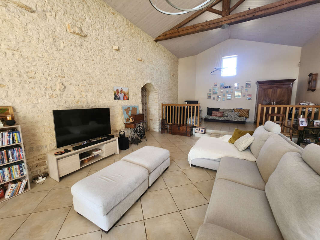 Maison à SAINTE-GEMME-LA-PLAINE