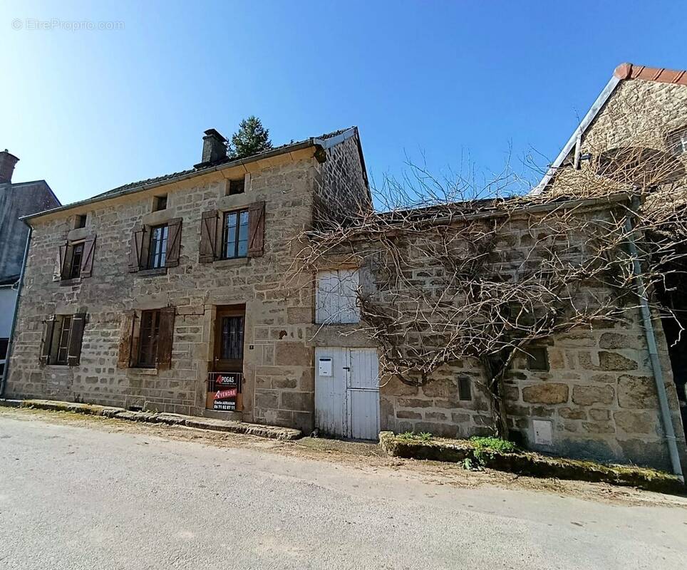 Maison à SAINT-YRIEIX-LA-MONTAGNE