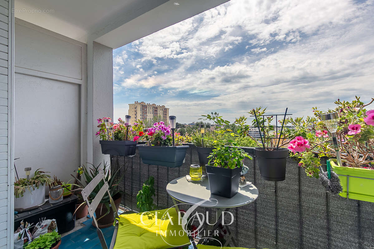 Appartement à MARSEILLE-4E