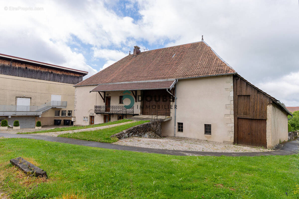 Appartement à ORCHAMPS-VENNES