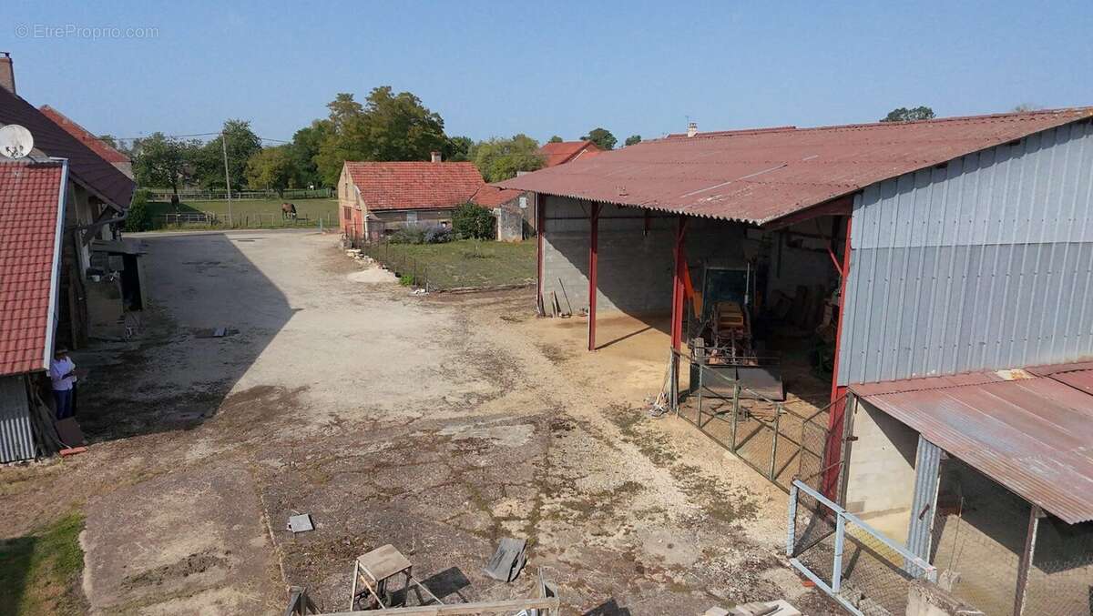 Maison à LONGEPIERRE