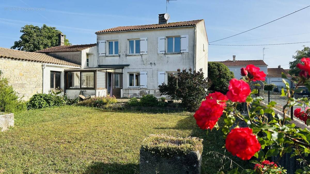 Maison à SAINT-MEDARD-D'AUNIS