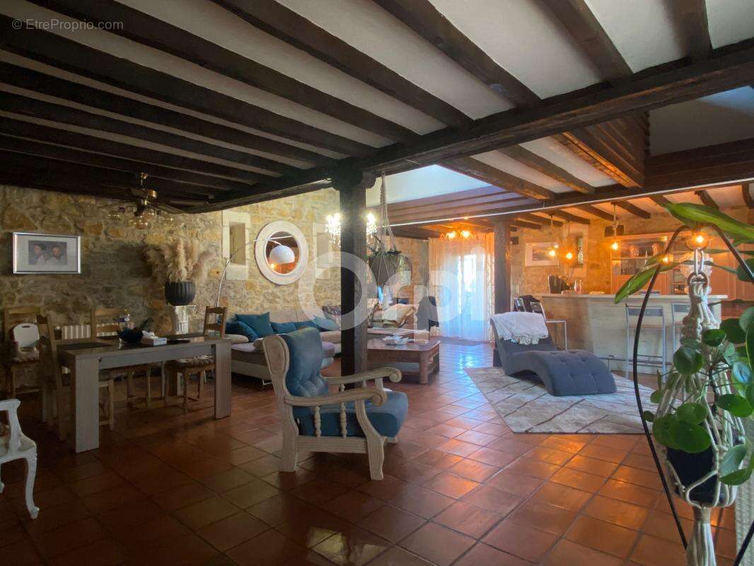 Maison à TERRASSON-LAVILLEDIEU