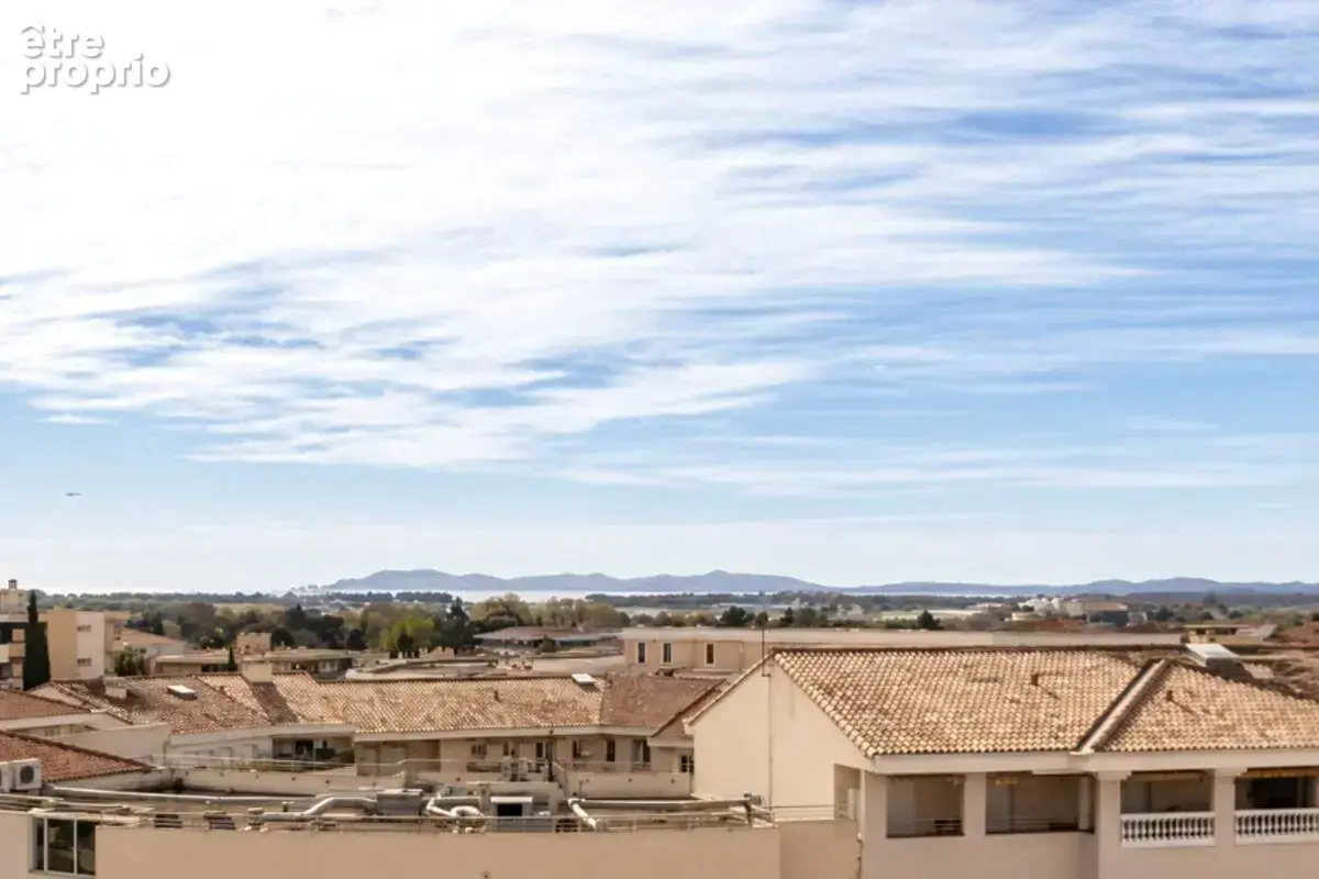HYÈRES - T2 de 50 m² avec loggia plein sud, vue mer et collines - photo 7