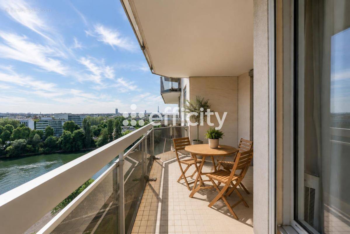Appartement à COURBEVOIE