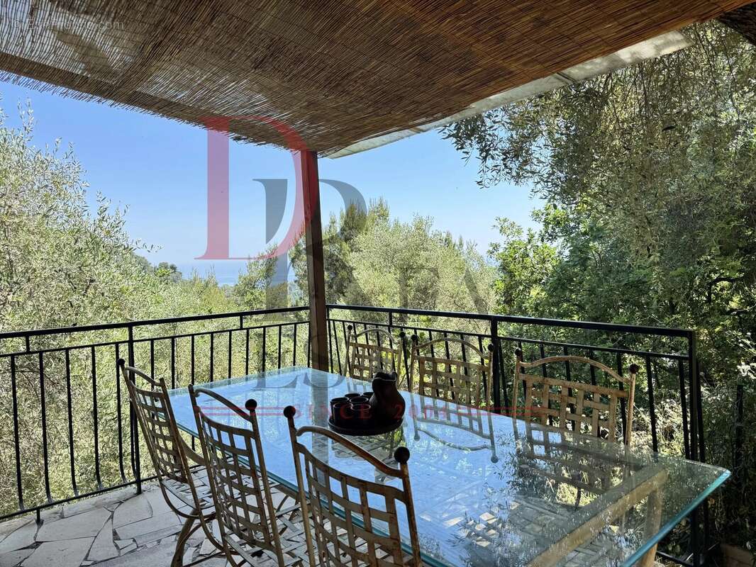 Appartement à CASTELLAR