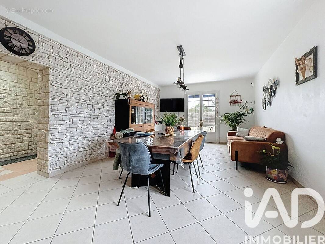 Photo 1 - Maison à CHARRON