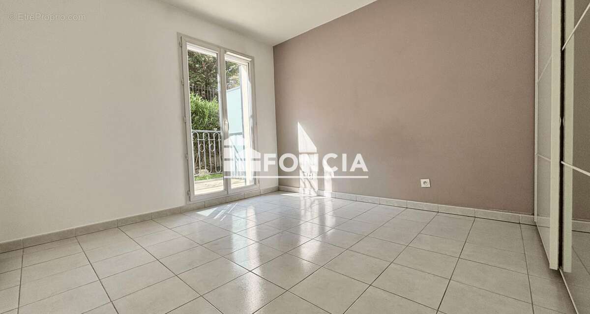 Appartement t3 avec terrasse - photo 7