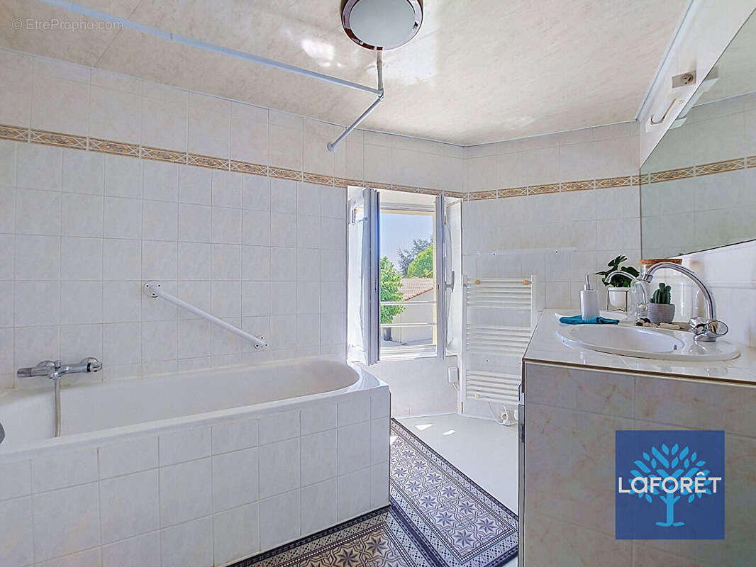 Maison en pierre 130 m² Centre bourg de Saint-Germain-de-Prinçay - photo 10