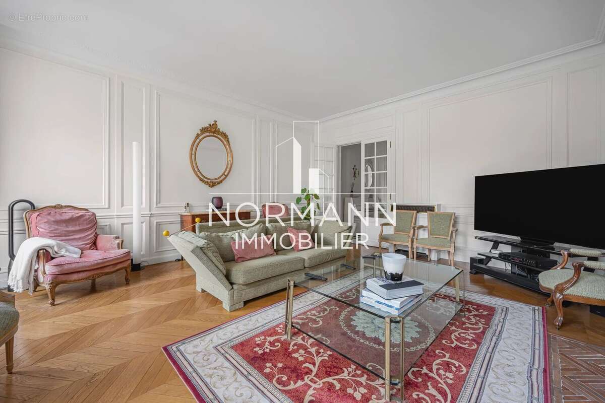 Appartement à PARIS-16E