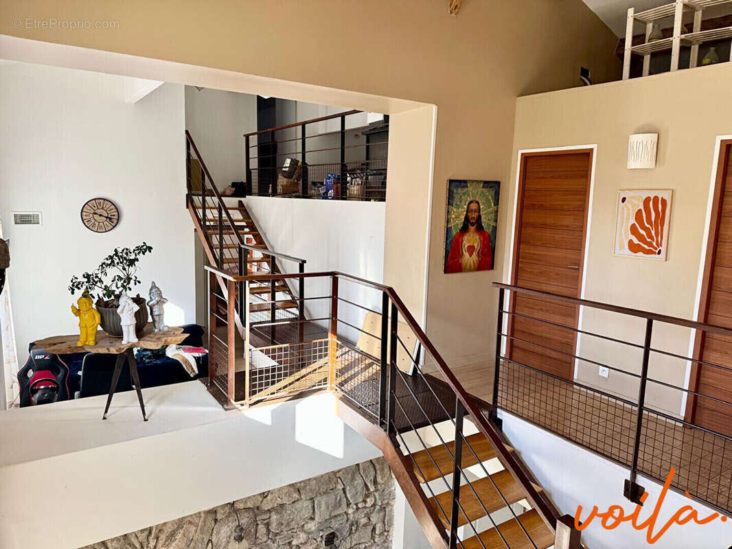 REF : ATYPIQUE7-Maison en pierre, 5 chambres - appartement - local commercial - piscine - jardin - ancienne cave vigneronne - photo 6