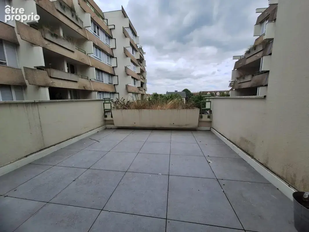 Trappes centre – appartement t3 rénové avec balcon – proche gare (lot51) - photo 3