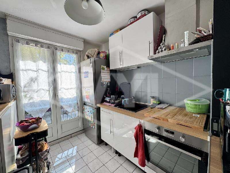 Appartement 52 m² à Combs-La-Ville  - photo 4