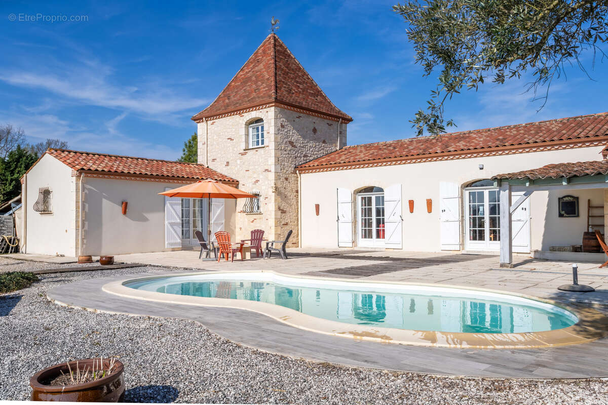 Propriété de campagne avec piscine, annexe, terrain, garage et lac - photo 41