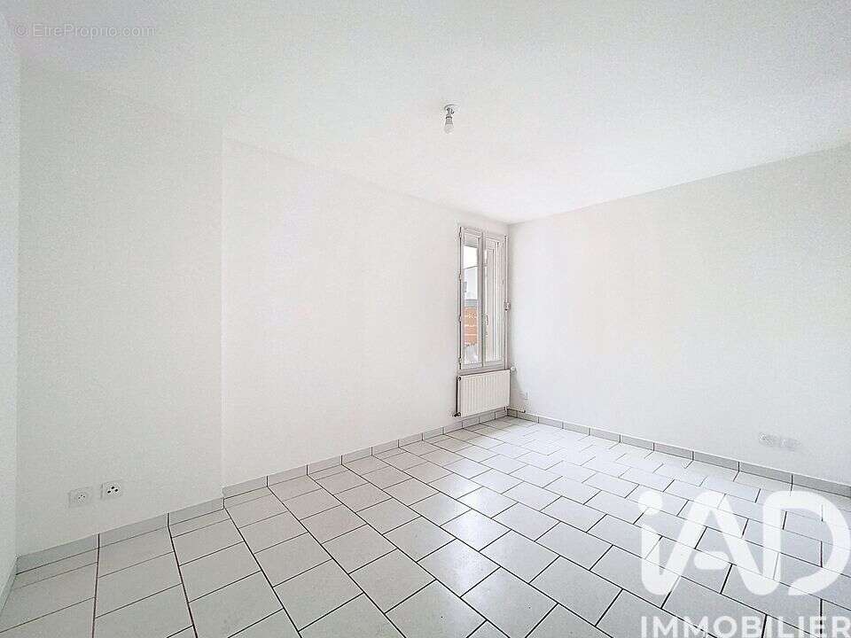 Photo 7 - Appartement à DECINES-CHARPIEU