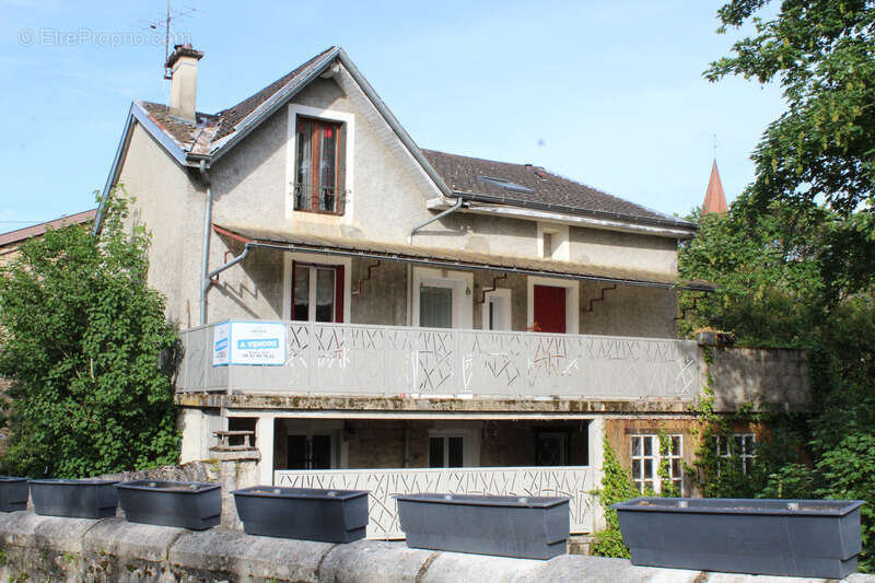 Maison à CEYZERIAT