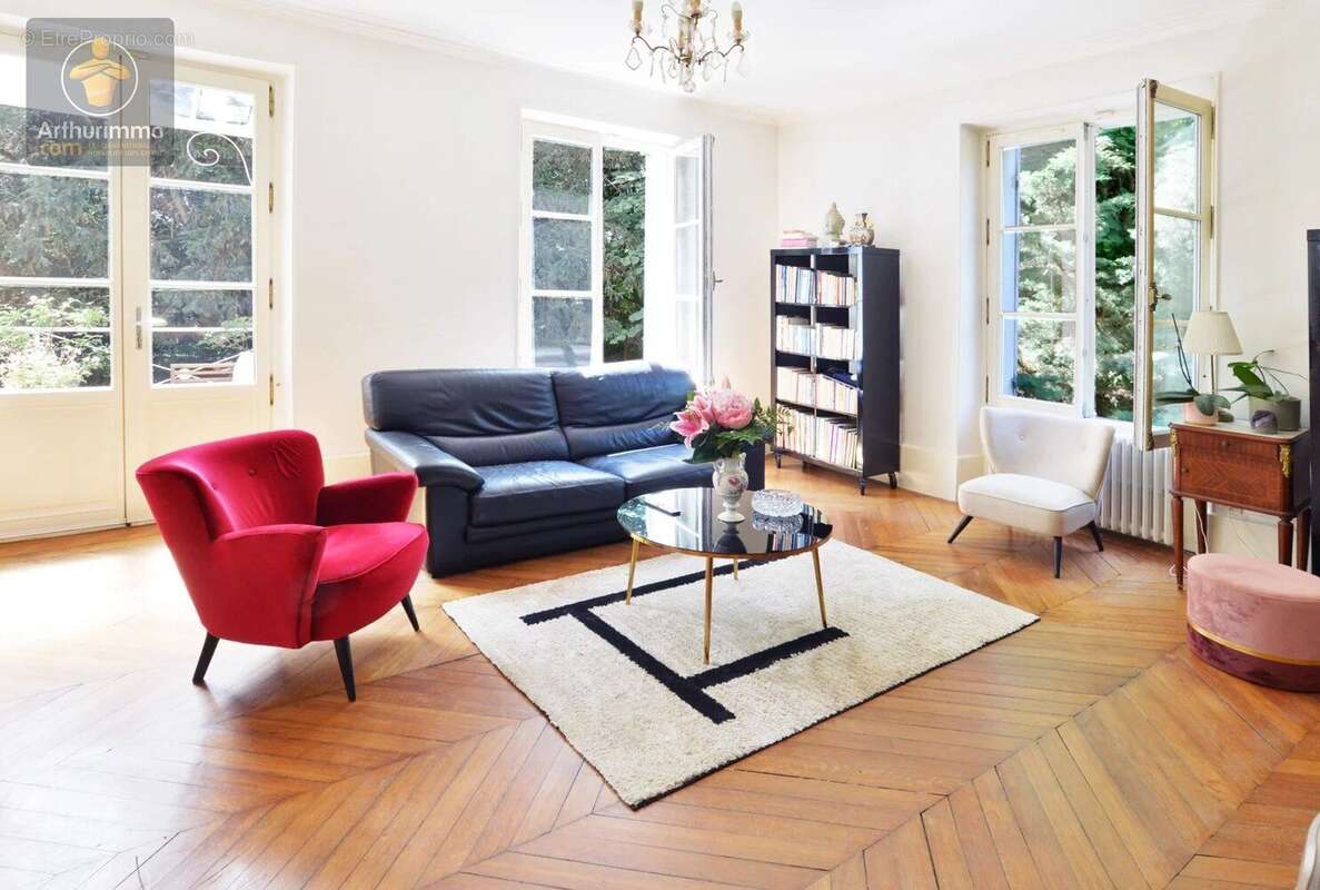 Maison à MANDRES-LES-ROSES