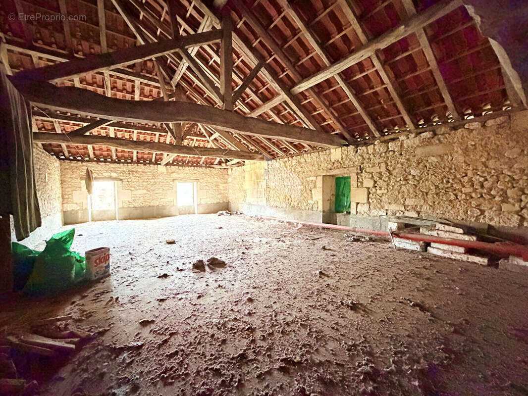 Maison à CHAMPAGNE-VIGNY
