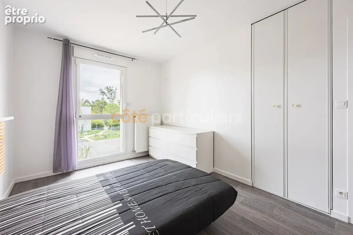 Saint-léger-les-vignes -- appartement t3 -- 64m2 -- 2 chambres -- balcon -- parking -- cave -- au coeur de saint-léger - photo 8