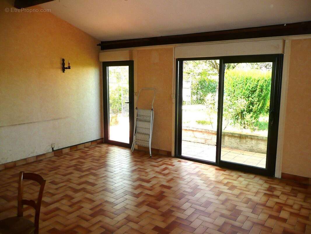 Pavillon Idéalement Situé - Parfait pour une Jeune Famille ! - photo 2
