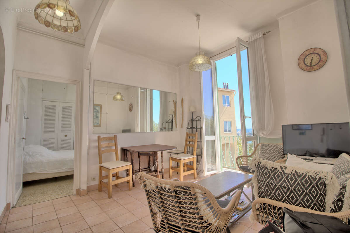 Appartement à VALLAURIS