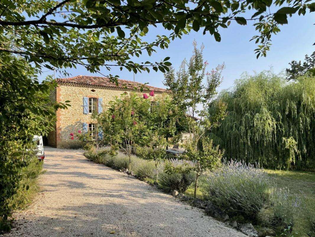 Maison à AMBAX