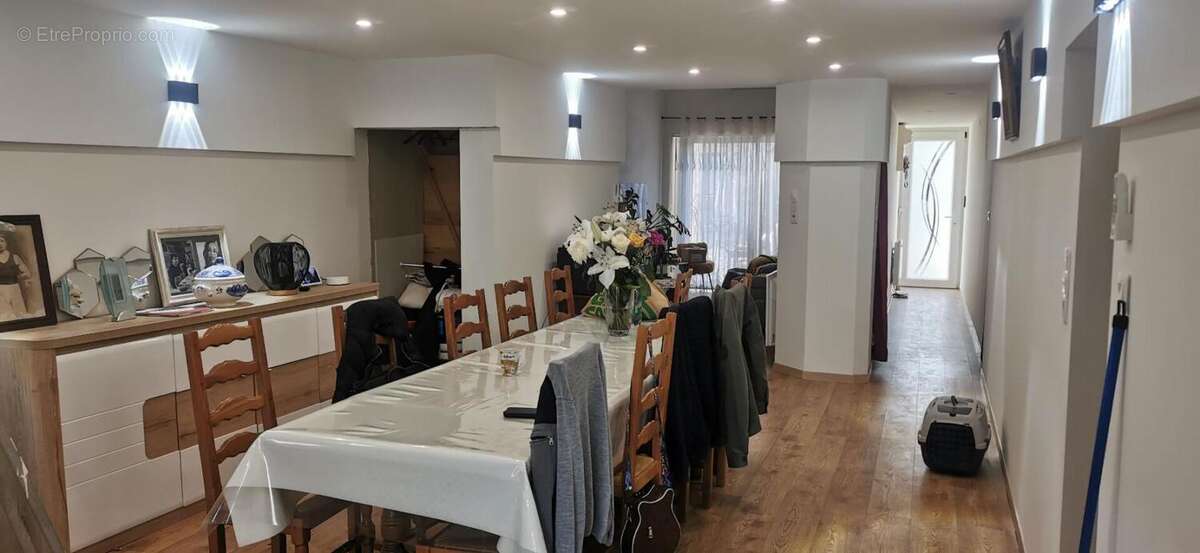 Maison  7 pièce(s) 191 m2  Terrain 475 m² + 5 ares - photo 2