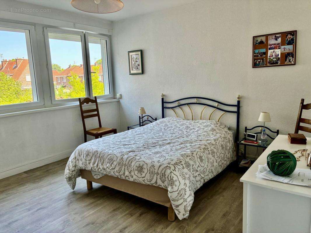 Croix centre t4 83m² avec balcon cave et garage - photo 5