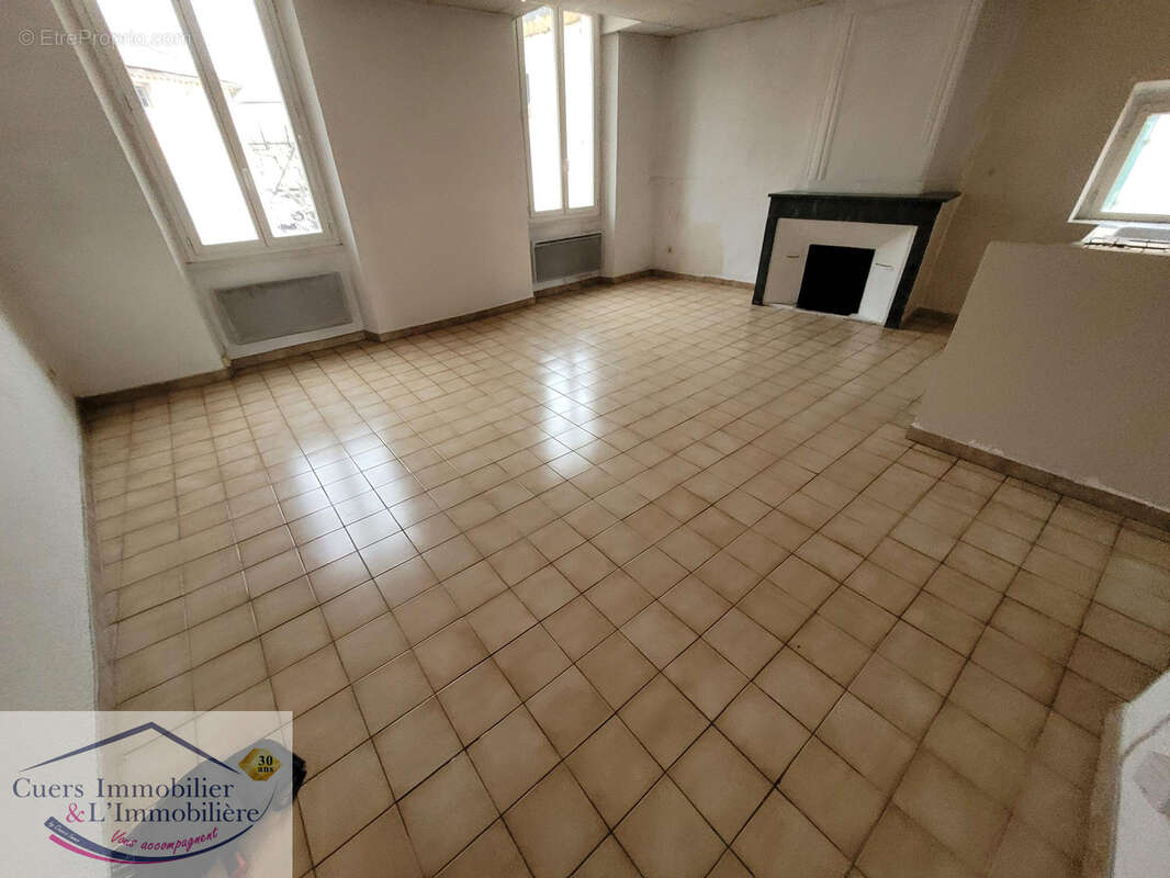 Appartement à CUERS