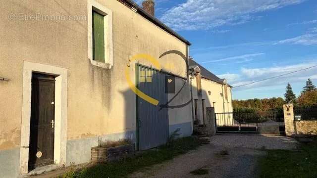 Maison à SAINT-MARTIN-D'AUXIGNY