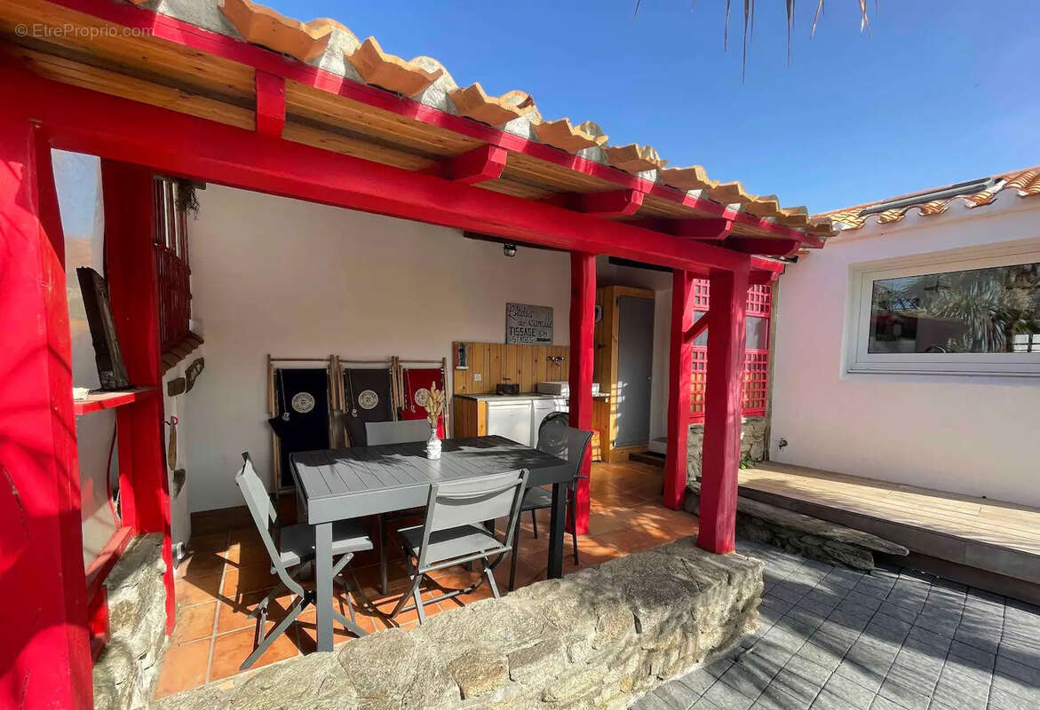 Le vieil - a 50 m de la plage - photo 4