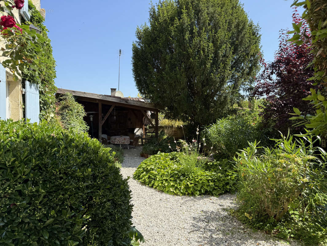 Ancien presbytère avec jardin dans le cœur du village de Montréal du Gers - photo 21