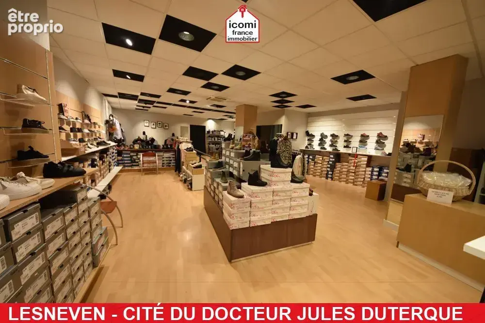 Finistere - lesneven (29260) - a vendre - locaux commerciaux avec vitrine - reserve - bureau - atelier - jardin - beau potentiel - photo 3