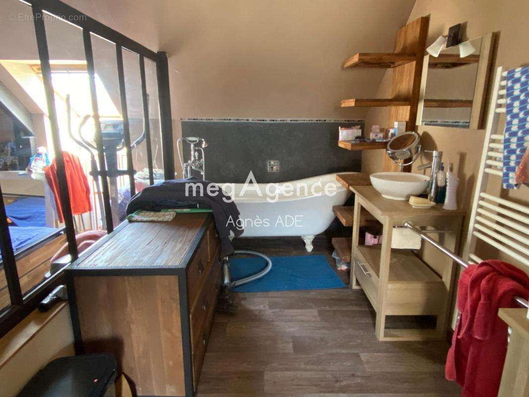 Maison à COSQUEVILLE