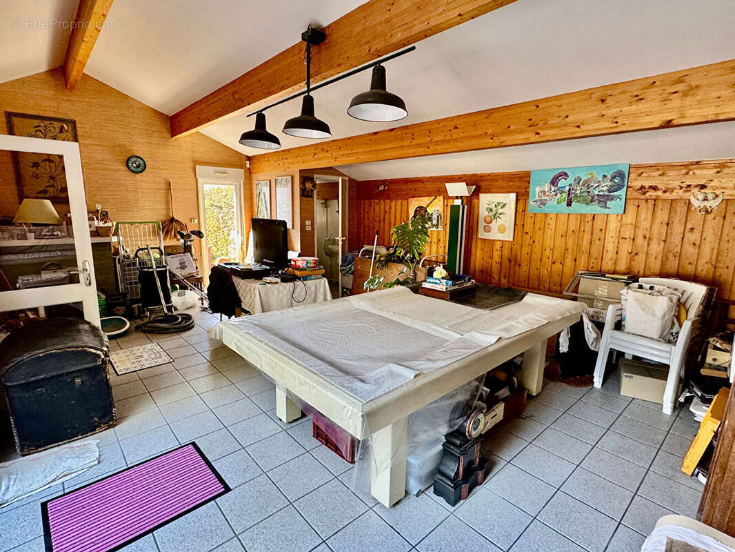 PERIGNAT-ÈS-ALLIER / Maison d'architecte ossature bois au calme avec terrain piscinable  ! - photo 13