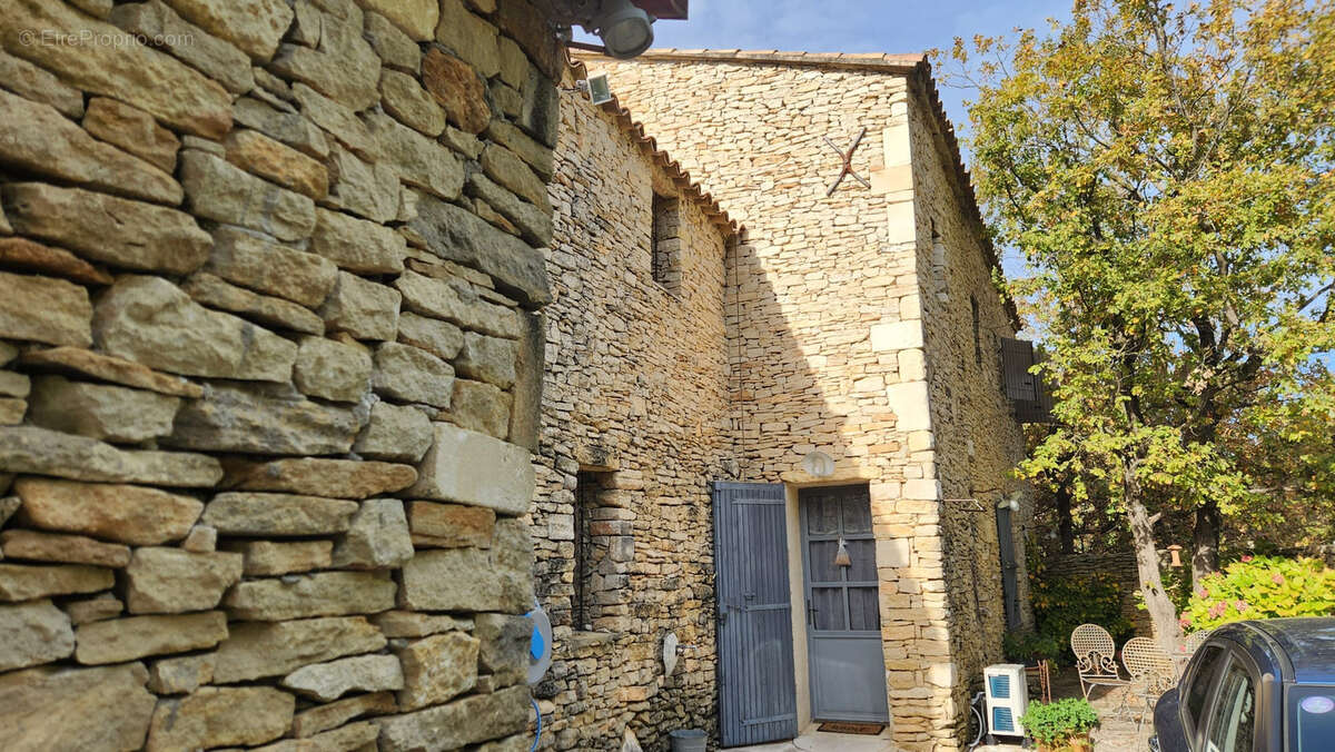 Maison à GORDES