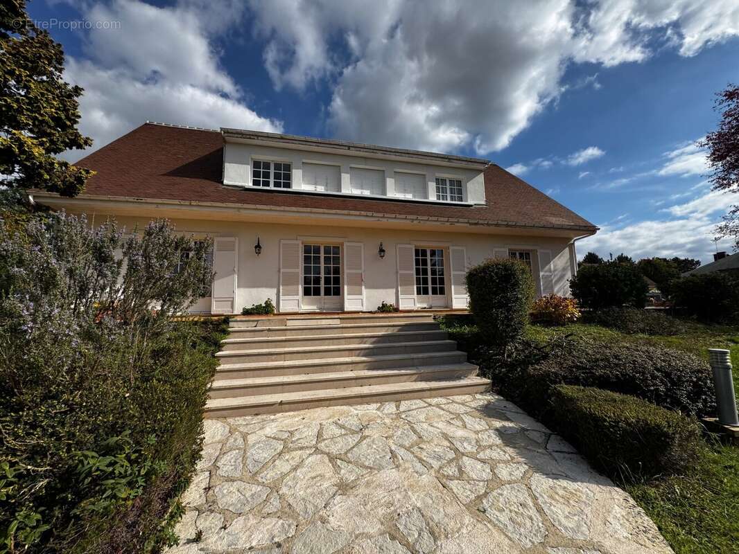 Maison à LIVRY-SUR-SEINE