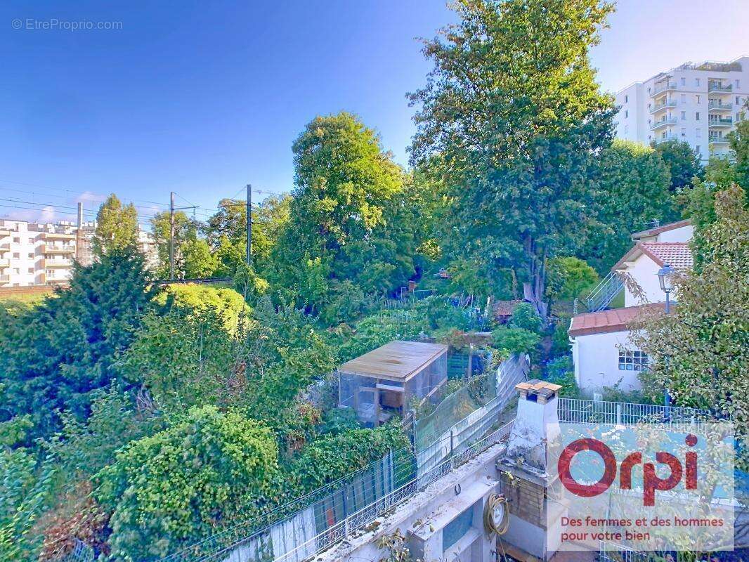 Maison à ISSY-LES-MOULINEAUX