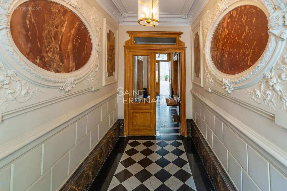 Appartement à PARIS-17E